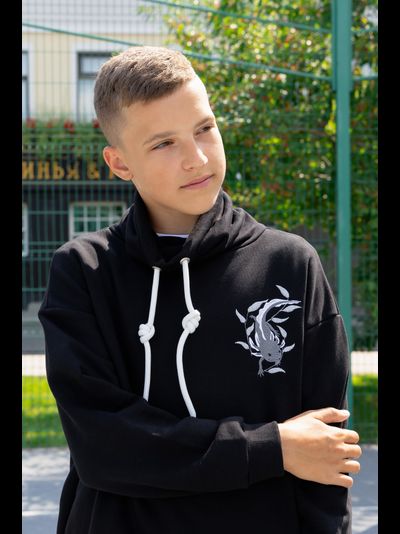 Худи с высоким горлом и вышивкой