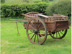 Телега для цветов декоративная