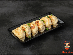 Жареные пельмени с говядиной 牛肉煎饺 6шт