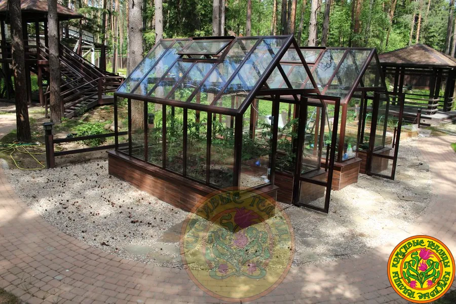 Теплица в английском стиле из стекла и алюминия модели "Джульетта" размером 2.5х4 метра