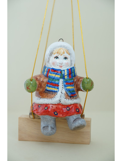 Маруся на качелях