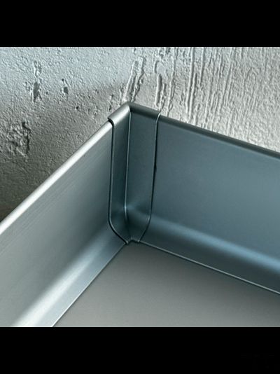 Угол внутренний SYMETRIC L Анодированный серебро