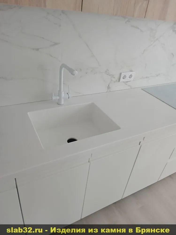 Столешница с мойкой из акрила в Брянске