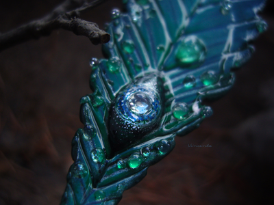 "Наблюдающий лист", необычная брошь в стиле фэнтези