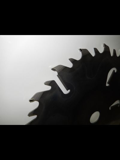 Пилы дисковые 550*50*18z+18+6 (3,5/5,3)WST с твердосплавными напайками и подрезными ножами