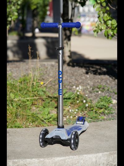 Самокат Maxi Micro Deluxe Flux LED Синий