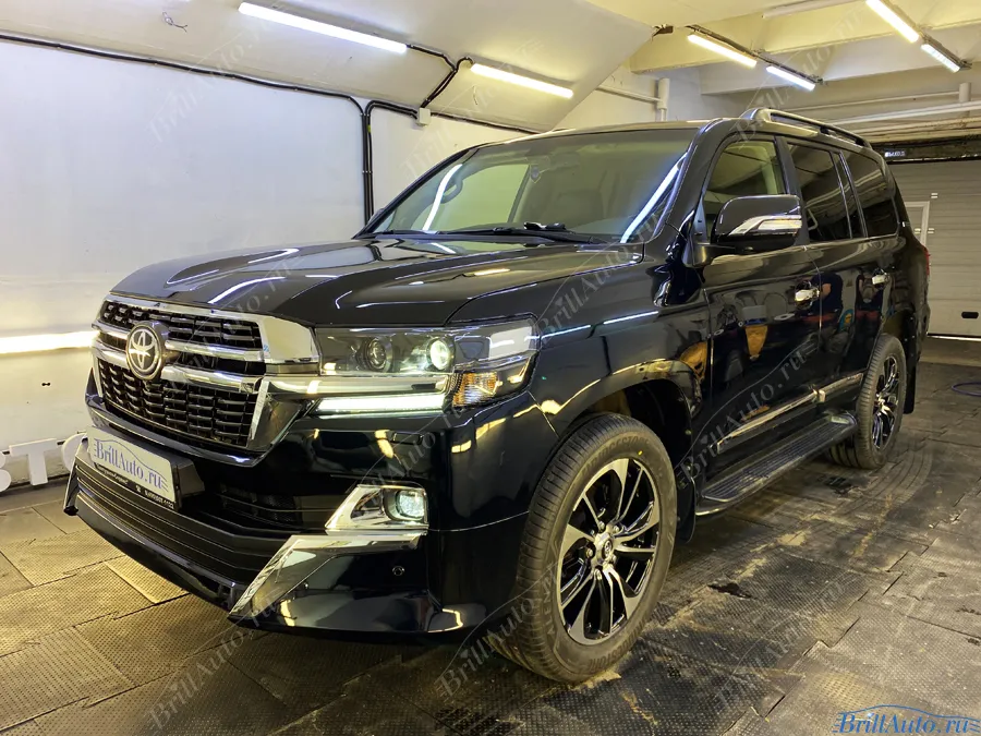 Рестайлинг Land Cruiser 200 из 2012 в 2021 Lounge