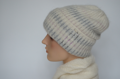 Белая женская шапка с отворотом и стразами Vizio Италия 8007 CRY