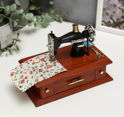 Шкатулка музыкальная механическая "Швейная машинка" 9,5х18х13,5 см
