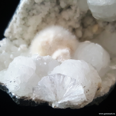 Друза окенит,  Пренит в застывшей базальтовой лаве. 103*85*76мм (модификация 1)