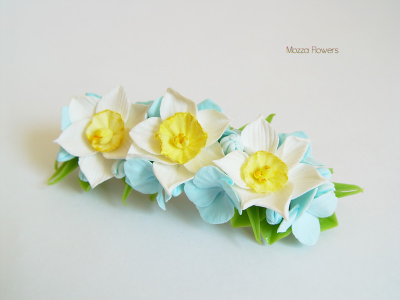 Заколка-автомат с нарциссами.