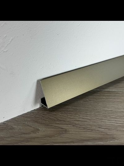 Плинтус Pro Design Corner 570 Анодированный шампань