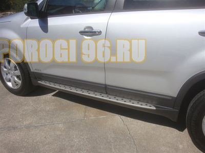 Пороги OEM на Kia Sorento (2009-2012)