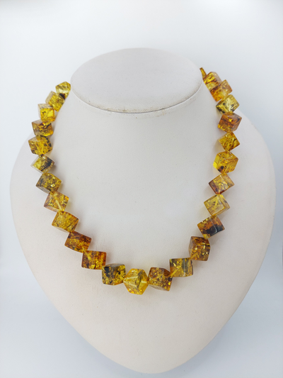 Бусы "Кубики"