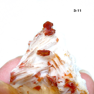 Ванадинит натуральный (щетка) №3-11: 40*38*17мм