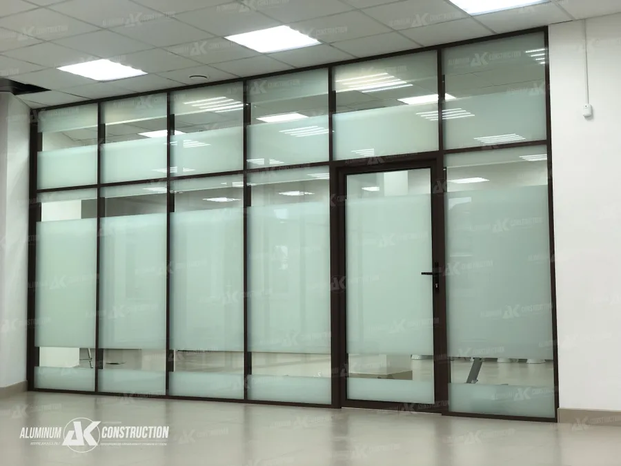 г. Великий Новгород. Ул. Шимская 4б
Офисная перегородка двухстороннего остекления