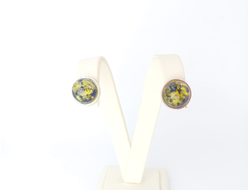 Серьги-гвоздики с зеленым янтарем