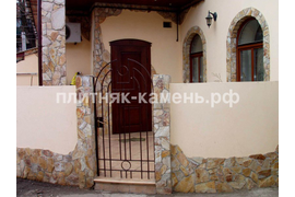 облицовка цоколя плитняком, природным камнем