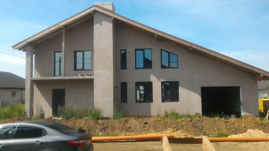 остекление коттеджа 
окна из профиля Шуко 70 мм
наружная ламинация, цвет Морёный дуб
15 окон из них 2 трапецевидной формы и 1 входная группа