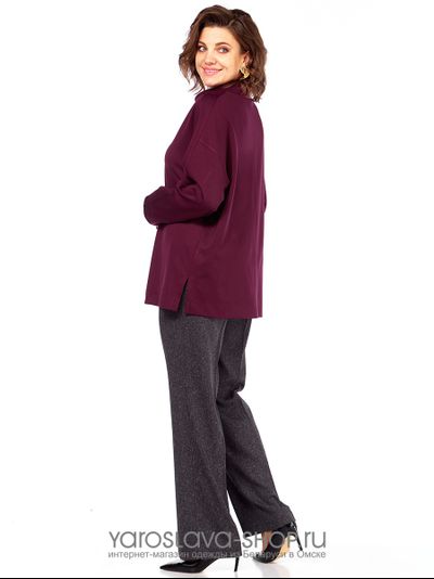 Женский  комплект: бордовый джемпер и темно-серые брюки