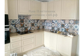 укладка плитки пэчворк на фартук