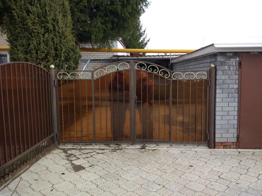 Материал: сотовый поликарбонат
Толщина: 6 мм.
Цвет: Коричневый 