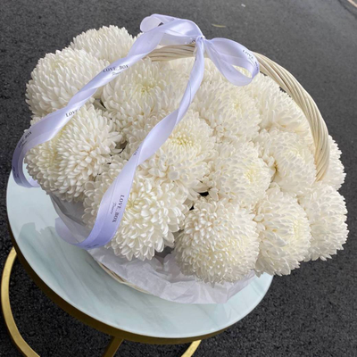 КОРЗИНА ИЗ 17 ЗЕФИРНЫХ ХРИЗАНТЕМ