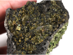 Хризолит (Перидот, Оливин), кристаллы на породе, США (57*55*50 мм, 243 г) №28829