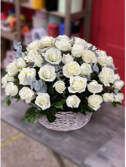 Корзина "Восхищение" из белых роз