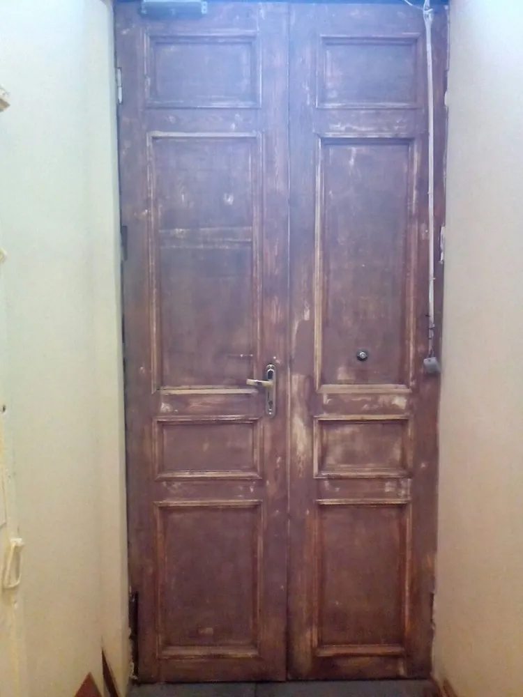 Внутренняя сторона дверей после зачистки.