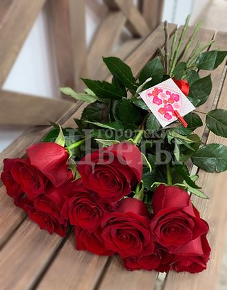11 красных роз (70 см)