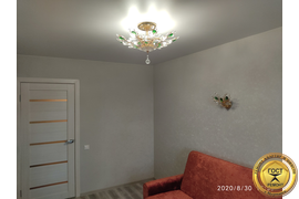 Косметический ремонт комнаты в Мурманске - Поклейка обоев, укладка ламината, натяжной потолок, дверь