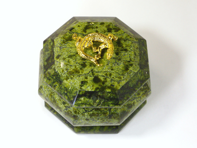 Шкатулка 6-гранная Змеевик, Урал (70*70*60 мм, 325 г) №15117