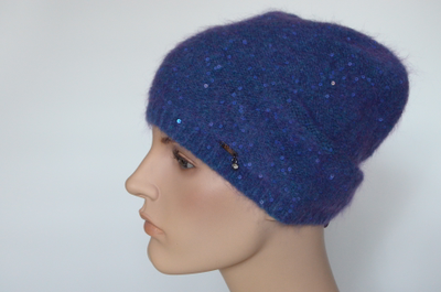 golubaya-tonkaya-zimnyaya-shapka-dlya-zhenschin-vizio-italiya