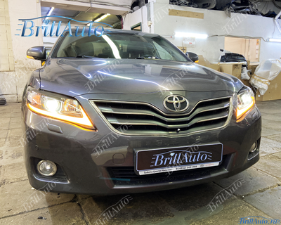 Фары Toyota Camry 40 в стиле Lexus бегающие