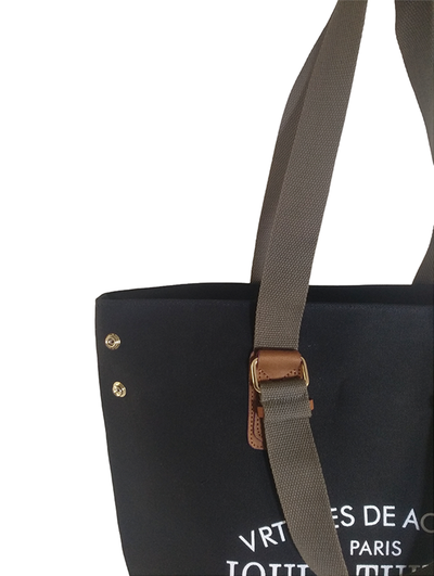 (АРТИКУЛ: 9924/1/1) СУМКА БОЛЬШАЯ, ТЕКСТИЛЬ, ЧЕРНАЯ С БЕЛЫМИ БУКВАМИ, КОРИЧНЕВЫЕ РУЧКИ ЧЕРЕЗ ПЛЕЧО