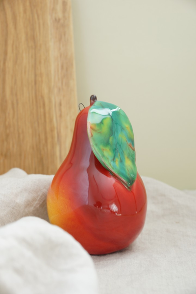 Груша с листом (красная)