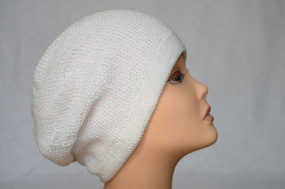 zhenskiy-beret-vyazaniy-iz-khlopka-vizio-6307-beliy