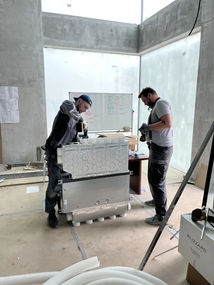 Монтаж адаптера канального блока кондиционера в загородном доме. Объект: Open Village