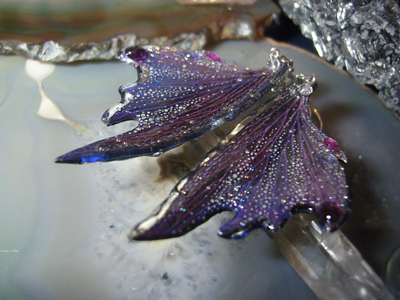 "Крылышки электрической феи ледяных молний", серьги с рубинами, родолитами и танзанитами