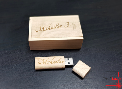 Флешка в футляре с гравировкой фамилии