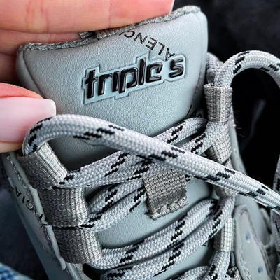 Кроссовки Balenciaga Triple S серые с надписями в Пензе