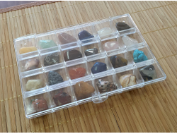 Коллекция минералов (24 образца до 3 см) в пластиковой коробке 18*12 см, вес около 370 г №20130