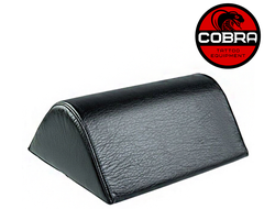 Подушка треугольная под ноги чёрная - COBRA