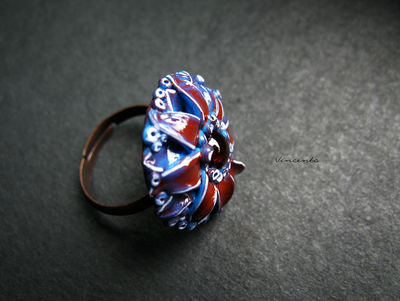 Необычное кольцо "Волшебникум" с гранатовой вставкой