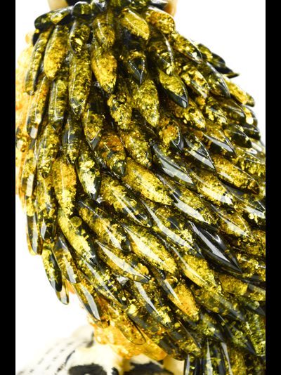 Сова с пером из Янтарных кабошонов на подставке