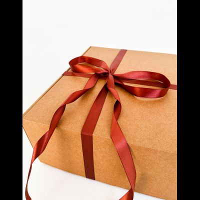 Большая подарочная коробка GILEV 37х37х14см с наполнителем и коричневой лентой