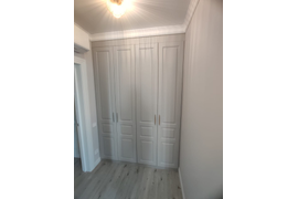 Шкаф распашной классический