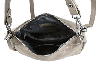 (АРТИКУЛ: 8258/1/22) СУМКА ЖЕНСКАЯ, НЕБОЛЬШАЯ, НАТУРАЛЬНАЯ КОЖА,  БЕЖЕВAЯ , С ДЕКОРАТИВНЫМИ НАРУЖНЫМИ КАРМАНАМИ, С ПЛЕЧЕВЫМ РЕМНЕМ