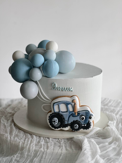 Торт синий трактор с пряником